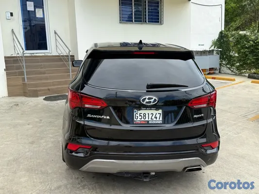 jeepetas y camionetas - Hyundai Santa Fe sport 2017 5