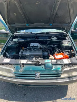 carros - Se vende carro peugeot 405 año1995 negociable 100 ml negociable con motor  17