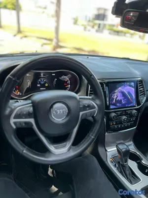 jeepetas y camionetas - JEEP GRAND CHEROKEE ALTITUDE 2019 4x4 COMO NUEVA 5