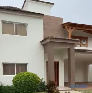8.	Casa en Baní | Amplio Patio, Terraza y Marquesina Doble