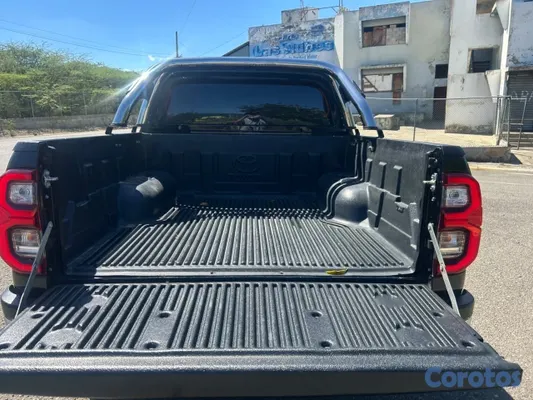 jeepetas y camionetas - Toyota Hilux SRX 2025 9
