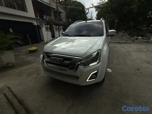 jeepetas y camionetas - Camioneta DMAX 2019 - Única Dueña - 88 KM - Mantenimiento en la casa 7