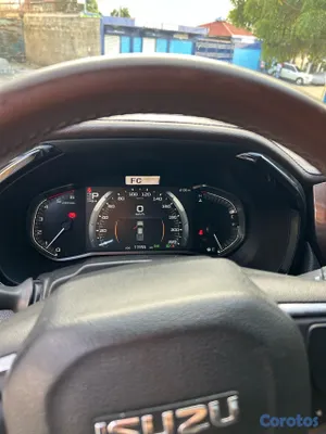 jeepetas y camionetas - Isuzu Dmax LSE 2025 9