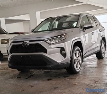 Toyota rav4 2020 xle clean carfax 
