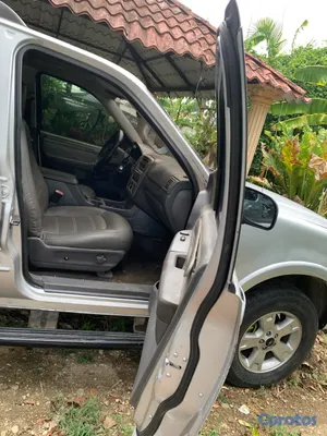 jeepetas y camionetas - Ford Explorer 2005tres filas de asientos 4x4son run está en gas inyección y⛽  5