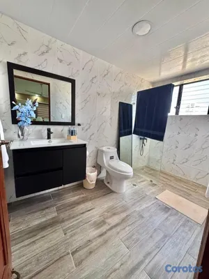 apartamentos - vendo los cacicazgos piso 7 cuatros habitaciones 3.5 baños dos parqueos servicio 18