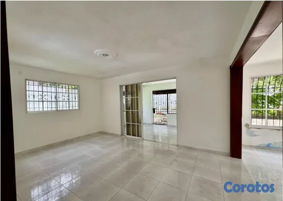casas - Casa de 3 habiaciones 2.5 baños en alquiler en Alt 5