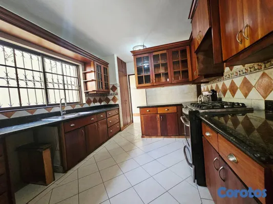 casas - Casa de 5 habitaciones 3 baños en alquiler en Juli 3