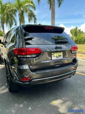 jeepetas y camionetas - JEEP GRAND CHEROKEE ALTITUDE 2019 4x4 COMO NUEVA 2