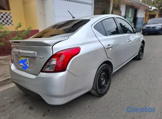 carros - Nissan Versa 2019 Americano en Venta 6