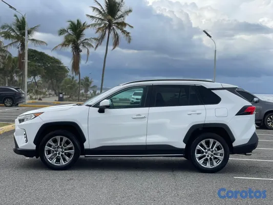 jeepetas y camionetas - Toyota RAV4 XLE 2020 3