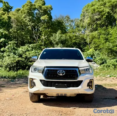 jeepetas y camionetas - Toyota hilux srv 2020 3