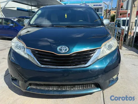 jeepetas y camionetas - Toyota Sienna 2011 9