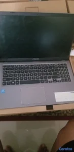 Laptop Asus de 15.6' con procesador Intel 
4 GB de RAM y un disco duro de 1 TB