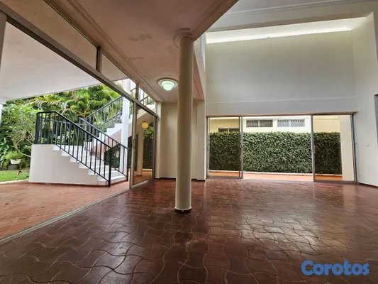 casas - Casa de 5 habitaciones 4 baños 4 parqueos en alqui 12