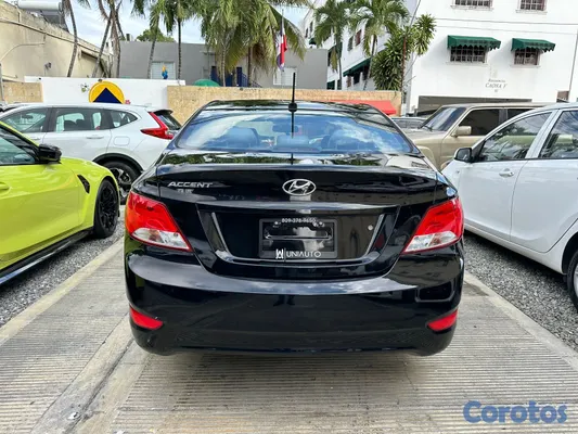 carros - Vendo Hyundai Accent 2017 color Negro, automático, Excelente condición 4
