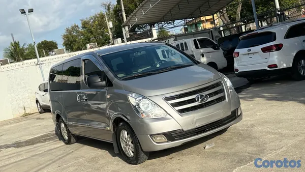 jeepetas y camionetas - 2018 Hyundai Grand Starex Diésel en oferta  2