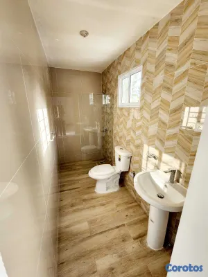 casas - CASA EN ALQUILER  en  Segundo Nivel próx. Avenida  20