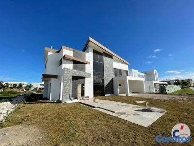Impresionante Villa en las Iguanas CapCana de 4 Ha