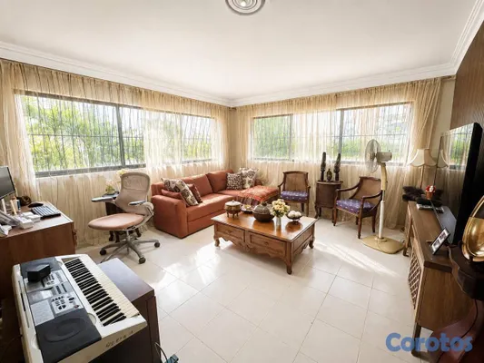 casas - Casa de Dos Niveles en Residencial Las Colinas de  10