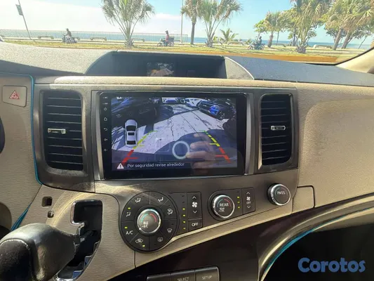 jeepetas y camionetas - Toyota Sienna 2011 6