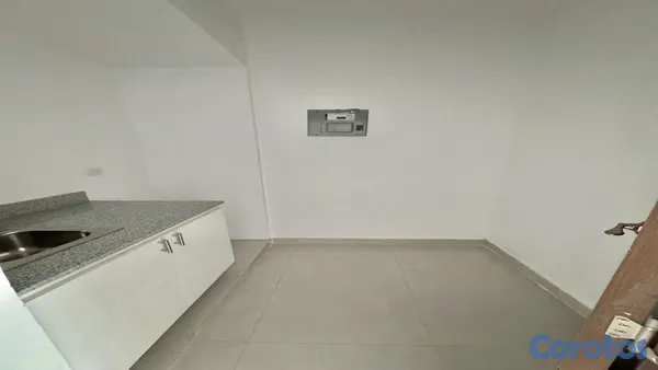 oficinas y locales comerciales - Local Comercial Nuevo en La Julia 4
