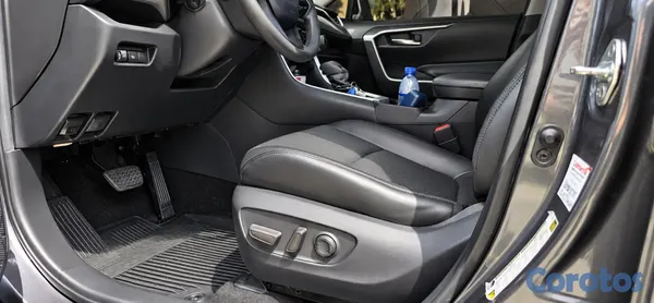 jeepetas y camionetas - Toyota Rav4 2021 XLE 6