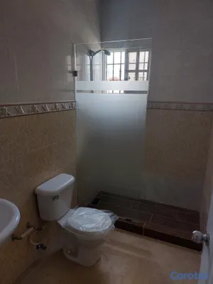 apartamentos - Alquilo Apartamento 2do Nivel con 3 habitaciones y 8