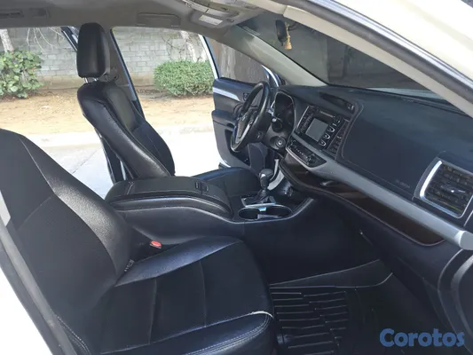 jeepetas y camionetas - Toyota Highlander 2015 – 3 Filas, 4 Cilindros, Económica 9