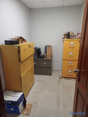 oficinas y locales comerciales - Alquilo Local  1er piso 110 mts en Julieta 2