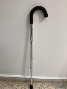 Bastón de aluminio ajustable con mango ergonómico