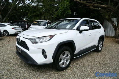 Toyota rav4 2020 xle clean carfax 