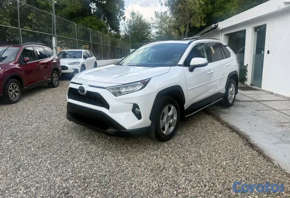 jeepetas y camionetas - Toyota rav4 2021 xle clean carfax  2