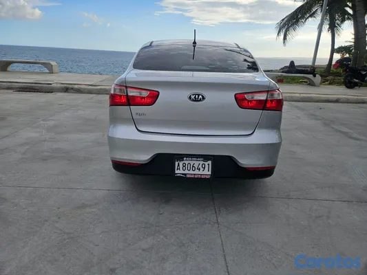 carros - kia rio 2017 doch 9