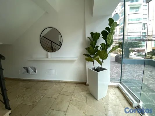 apartamentos - Piso alto de con La Línea blanca en La Esmeralda, Santiago. 13