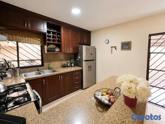 apartamentos - Casa de 2 Niveles en Urbanización Velazcasas – Av. 7