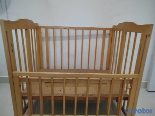 muebles - Cuna grande y plegable de madera en Boca Chica (no 2