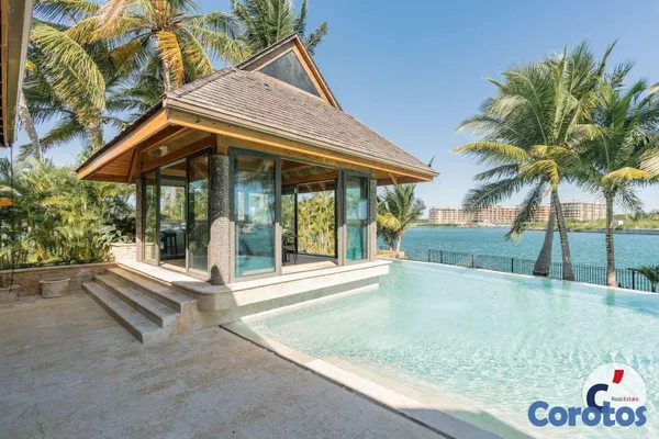 casas - Exclusive Waterfront Estate on a Private Island in 13