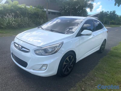 Hyundai Accent 2013 Automático | CarPlay + Cámara