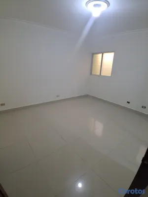 apartamentos - Alquiler en un primer nivel en Evaristo Morales 8