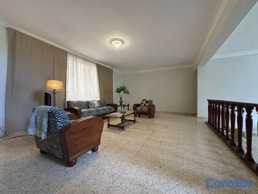 casas - Casa de 2 niveles en venta en Colina de Los Rios 8