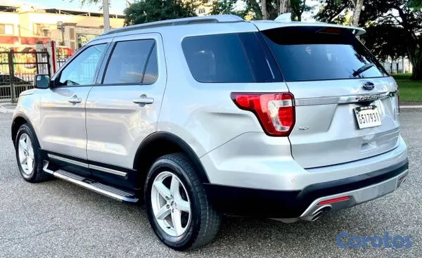 jeepetas y camionetas - vehículo en excelentes condiciones  3