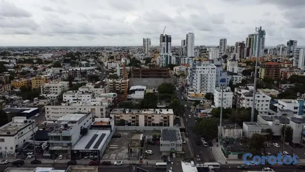solares y terrenos - Solar Comercial de 300 m² en Venta – C/ Costa Rica, casi esq. Sabana Larga 7