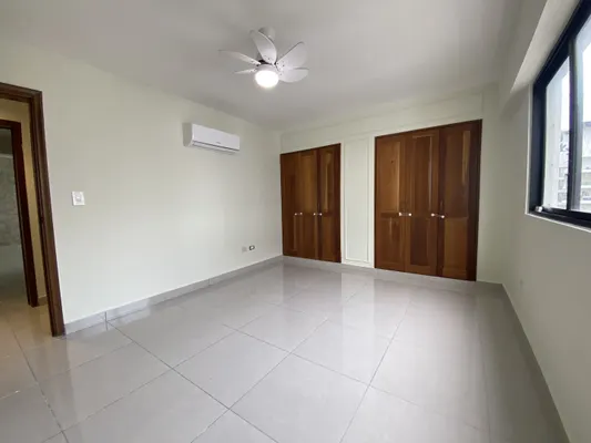apartamentos - Apartamento en Alquiler en Paraiso: ¡Piso Alto, Oportunidad Única! 6