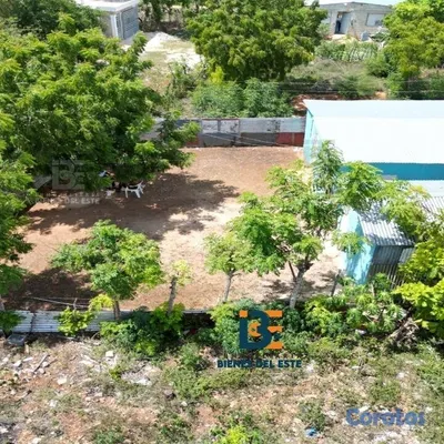 solares y terrenos - Se vende solar con 230 metros y dos casitas de mad 5