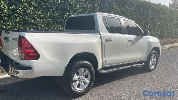 jeepetas y camionetas - Toyota hilux 2020  4