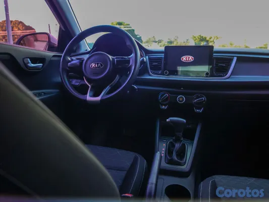 carros - kia río 2018 10