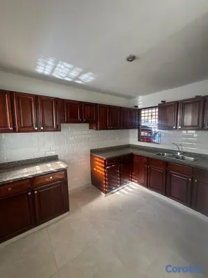 casas - Alquilo una casa próximo a la Av. España 8
