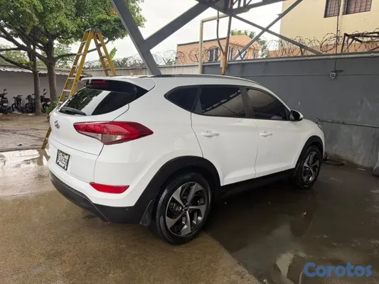 jeepetas y camionetas - HYUNDAI TUCSON 2016 MOTOR DOCH 🔥 3
