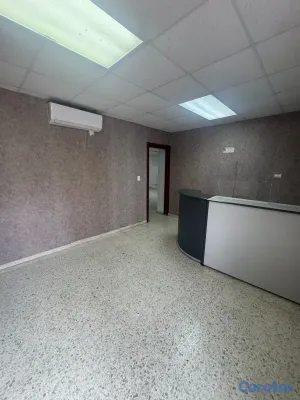 oficinas y locales comerciales - alquiló primer nivel local comercial dos oficina tres parqueos dos baños  7